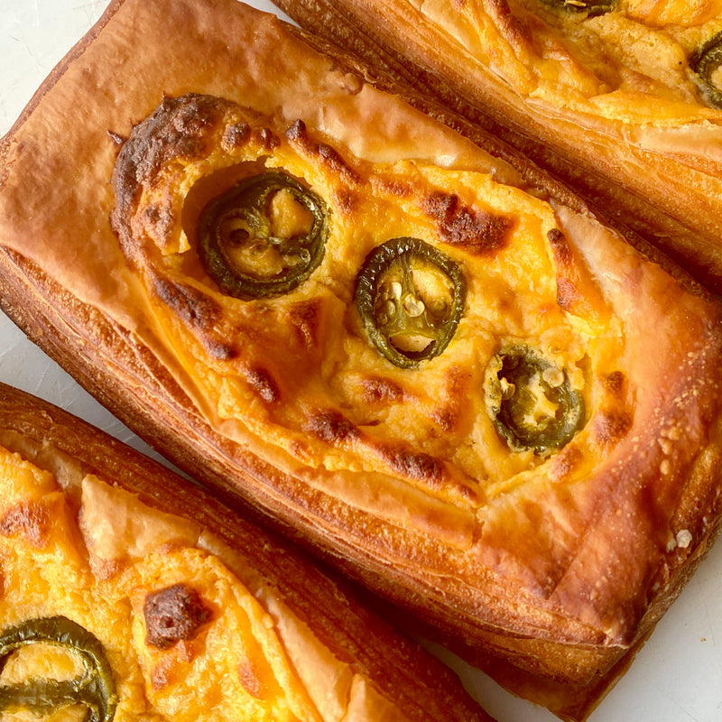 JALAPENO & THREE CHEESE CROISSTATA