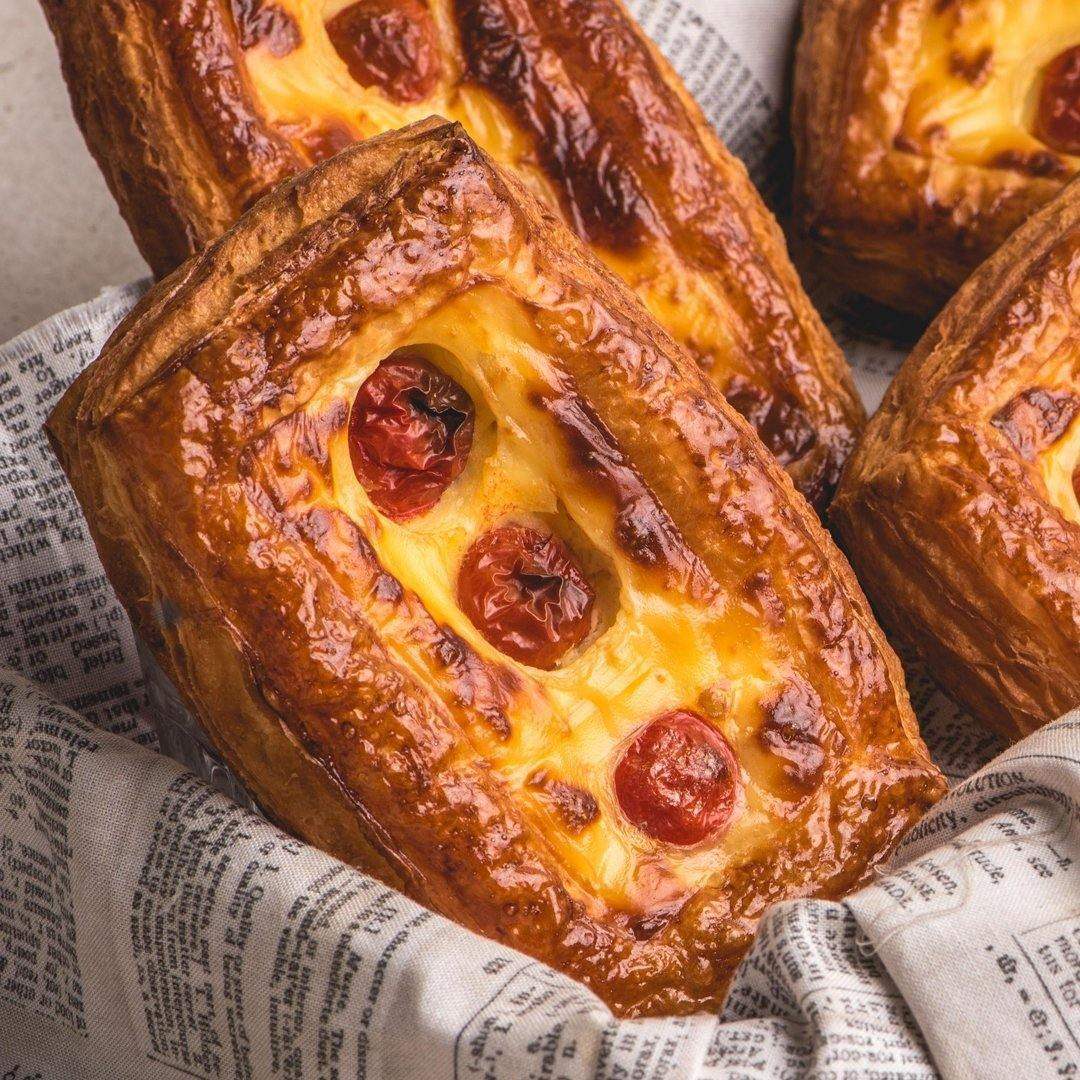 ROASTED TOMATOES, MOZZARELLA, HOMEMADE PESTO SAUCE CROISSTATA - Suchalis Artisan Bakehouse